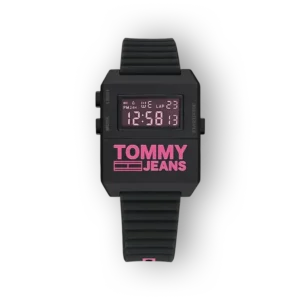 Tommy Jeans digitális óra fekete szíjjal és rózsaszín logóval.