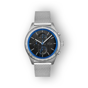 Ezüstszínű Lacoste karóra kék számlappal elölnézetben.