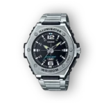 Ezüst színű Casio férfi karóra fekete számlappal, világító mutatókkal és vízállóságot jelző felirattal.