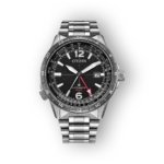Fekete számlapú Citizen Promaster automatikus GMT óra, ezüst acél szíjjal, vörös mutatóval és dátum kijelzővel.