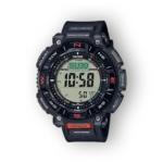 Digitális Casio Pro Trek PRG-340-1ER óra fekete háttér előtt, nagy LCD kijelzővel, iránytűvel és funkciógombokkal.