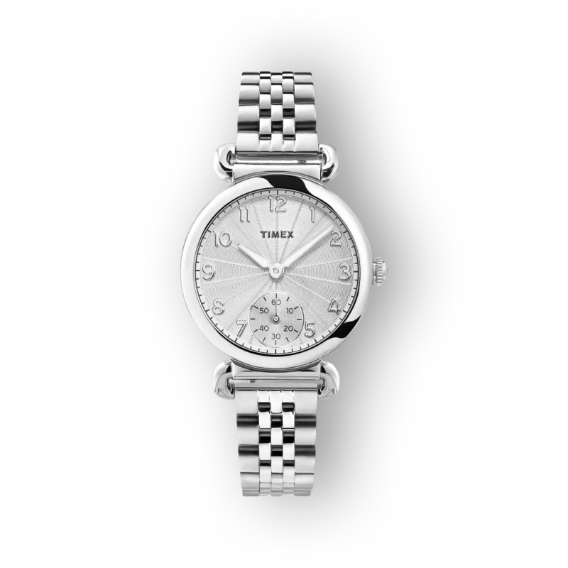 Ezüst színű Timex karóra, kerek számlappal, markáns számokkal és fémszíjjal, fekete háttér előtt.
