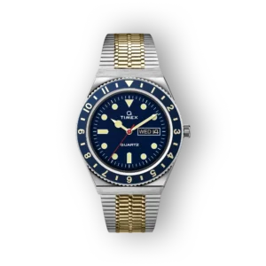 Timex TW2V18400 kvarcóra, sötétkék számlappal, arany és ezüst szíjjal, dátum és nap kijelzéssel.