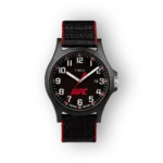 Fekete számlapú Timex óra, piros UFC logóval, fekete, piros szegélyű szövet szíjjal. Modern, sportos megjelenés.
