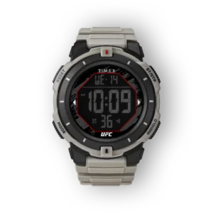 Digitális Timex óra, fekete háttérrel, szürke és fekete házzal, nagy számokkal: 10:09, piros kerettel, UFC logóval.