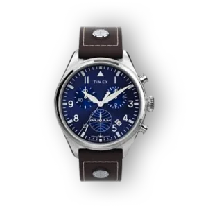 Fém tokú, sötétkék számlapú Timex óra barna bőrszíjjal, króm részletekkel és arab számokkal.