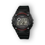 Fekete, digitális Casio karóra, piros részletekkel; vízállóság 50 m; világító funkcióval, chrono és ébresztő beállításokkal.