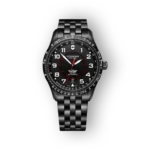 Fekete tárcsás Victorinox Airboss óra vörös részletekkel és rozsdamentes acél szíjjal.