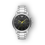 Emporio Armani karóra fekete számlappal, acél szíjjal.