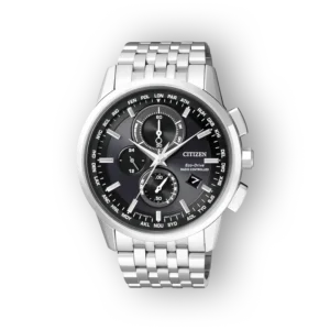 Citizen Eco-Drive AT8110-11A fekete számlapos karóra ezüst színű brillezéssel és kronográf funkcióval.