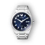 Citizen Super Titanium AW1240-57L karóra, fényes ezüst szíjjal és sötétkék számlappal, Eco-Drive technológiával.