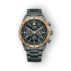 Fekete számlapos Citizen Eco-Drive CA4556-89E óra aranyszínű kerettel és fémszíjjal.