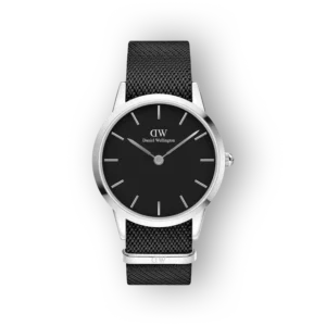 Daniel Wellington fekete számlapos karóra, ezüst kerettel és fekete szövött szíjjal.
