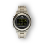 Daniel Wellington digitális óra ezüst szíjjal, fekete számlap, zöld számokkal.