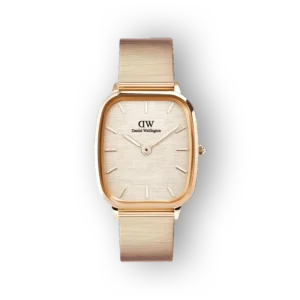 Daniel Wellington DW00100815 aranyszínű, négyzet alakú órája elegáns, világos számlappal és fém szíjjal.