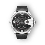 Fekete számlapos Diesel karóra, ezüst tok, bőr szíjjal, részletes időzítő funkciókkal.