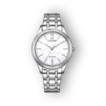 Citizen Eco-Drive EM0411-71A karóra ezüstszínű fém szíjjal és fehér számlappal.