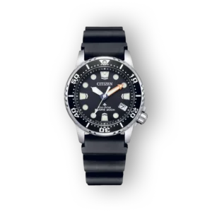 Fekete számlapos Citizen Eco-Drive búváróra, rozsdamentes acél tok, fekete szilikon szíjjal.