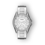 Fossil ezüst színű karóra, kristályokkal díszített számlappal és fém szíjjal.
