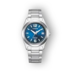 Citizen Super Titanium FE6151-82L ezüst szíjjal és kék számlappal rendelkező karóra.