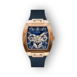 Aranyozott, kék számlapos Guess karóra, sportos dizájnnal és három kronográf funkcióval.