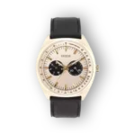 Guess férfi karóra fekete bőrszíjjal, világos számlappal és fémtokkal, időt és napot mutat.