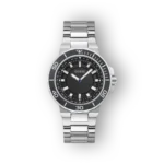 Guess márkájú ezüstszínű karóra fekete számlappal