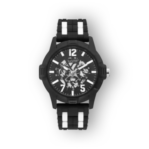 Fekete Guess óra, fehér részletekkel és analóg kijelzővel, sportos stílusban.