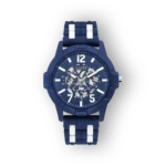 Kék Guess óra, struktúrált szíjjal és világos számlappal, részletes óraszerkezettel.