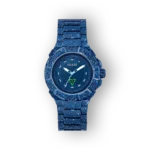 Kék, csillogó Guess karóra, zöld jelöléssel és sportos kialakítással.