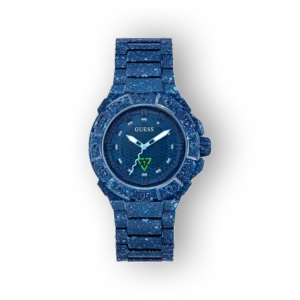Kék, csillogó Guess karóra, zöld jelöléssel és sportos kialakítással.