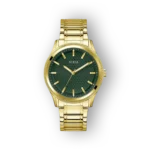 Zöld számlapos, arany színű Guess óra, fémszíjjal és részletes mintázattal.