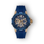 Kék szíjjal és arany részletekkel rendelkező Guess GW0640G3 férfi karóra, sportos számlappal és stopper funkcióval.