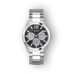 Ezüst színű Guess karóra, fekete számlapos, három mutatós dizájnnal és fémszíjjal.