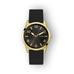 Fekete számlapos, arany színű Guess karóra, fekete szilikon szíjjal és piros mutatókkal.