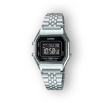 Casio digitális karóra ezüst színű fémszíjjal