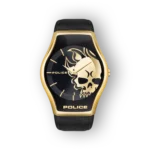 Aranyszínű Police karóra koponyás dizájnnal, fekete szíjjal.