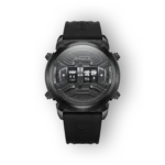 Police fekete karóra elölnézetben, modern számlappal.