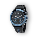 Fekete Maserati karóra kék részletekkel, sportos dizájnnal és analóg számlappal.