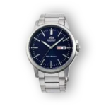 Orient férfi karóra kék számlappal és fémszíjjal.