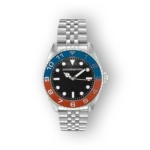 Roccobarocco RB.4886M-03M órája kék-piros kerettel és fekete számlappal.