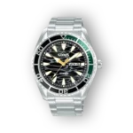 Lorus RH385AX9 ezüst színű óra fekete számlappal, zöld és sárga részletekkel, hétfő és nap dátumkijelzéssel.