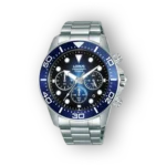 Ezüst szíjjal és kék előlappal készült Lorus RT347JX9 kronográf óra.