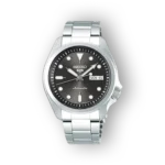 Seiko fekete számlapos, automata férfi karóra előlnézetben.