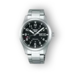 Fekete számlapos Seiko 5 automata karóra ezüst szíjjal.