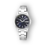 Seiko Quartz SUR353P1 ezüst színű karóra, kék számlap és naptár funkcióval.