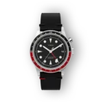 Timex Waterbury W1954 GMT férfi karóra előlnézetben.