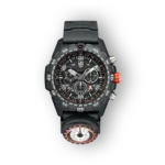 Luminox XB.3741 fekete órája, részletgazdag analóg kijelzővel és piros gombbal.