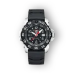 Luminox Navy Seal RSC fekete órája, piros mutatókkal és vízálló kivitelben.